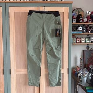 Burton [AK] Airpin pants.